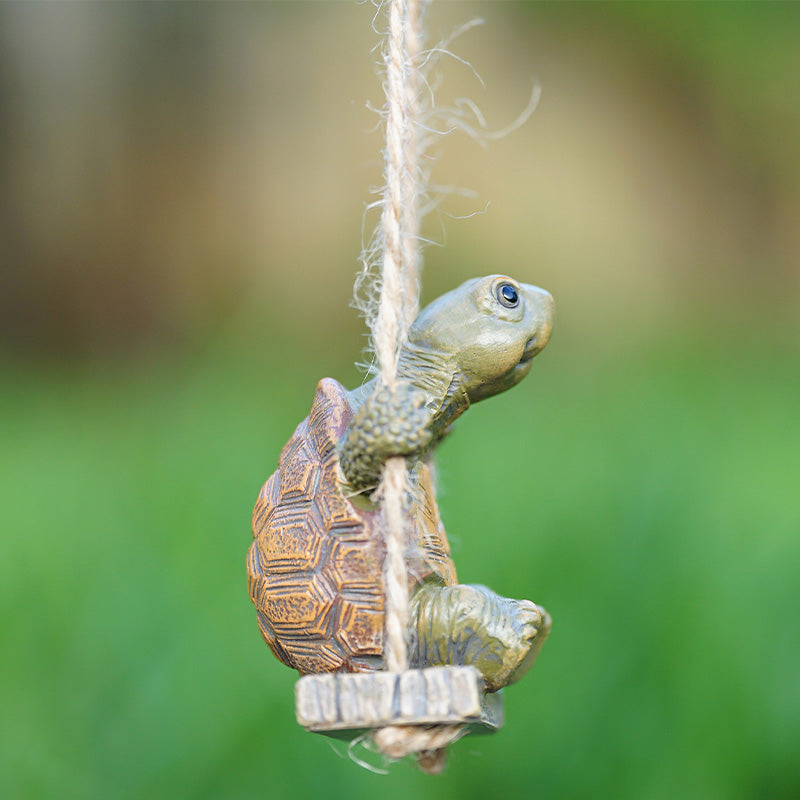Nouveauté ! Offre Limitée : -50 % ⏰ Décoration Féerique Tortue sur Balançoire