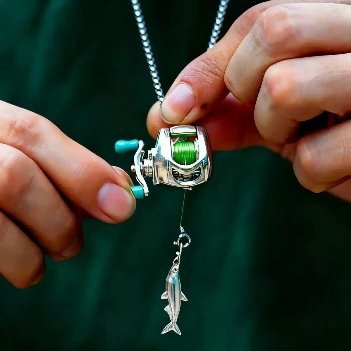 Collier Pendentif Moulinet & Leurre de Pêche