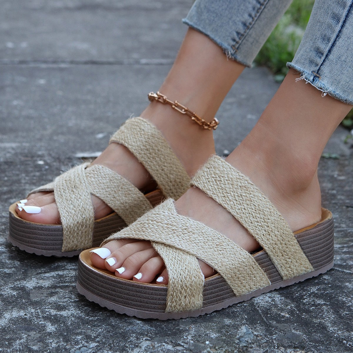 Sandales Compensées à Double Bride – Semelle Plateforme